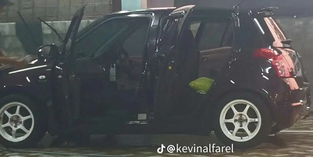 Suzuki Swift 2008 Bensin