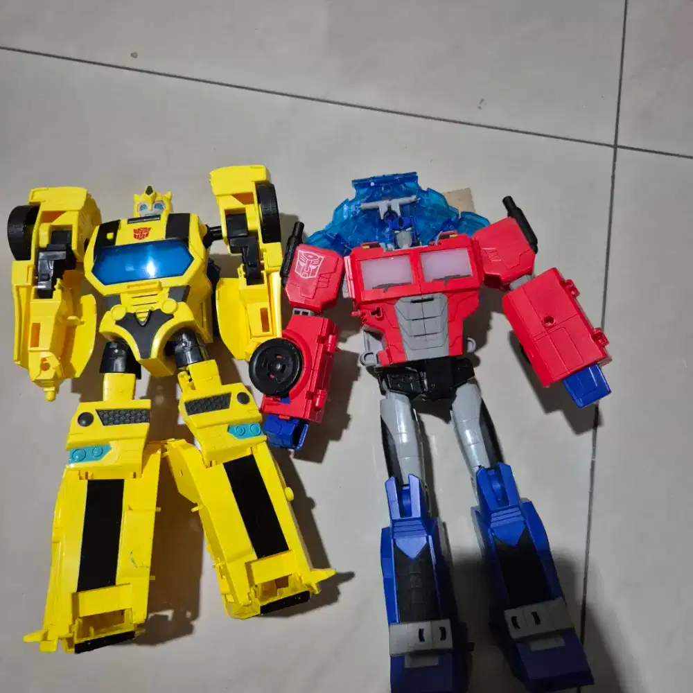 Tranformers bumblebee dan prime