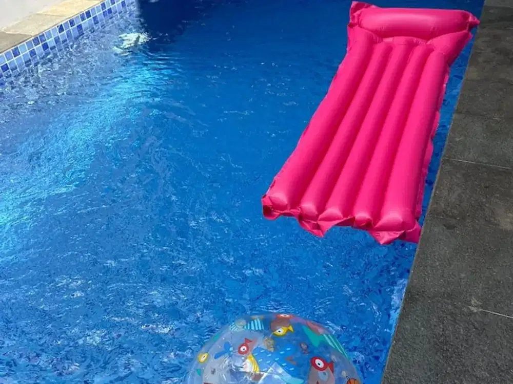 Rumah dengan Kolam Renang di Setiabudi Regency