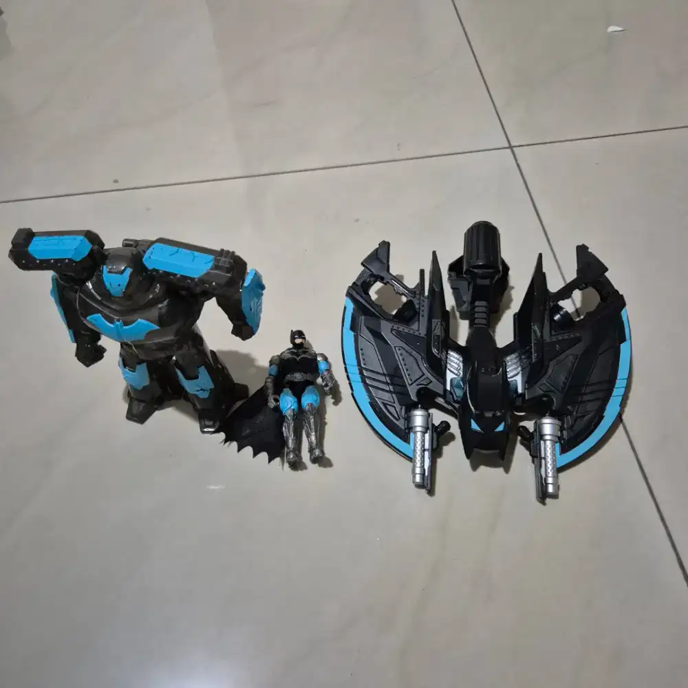 Mainan batman dan paw patrol