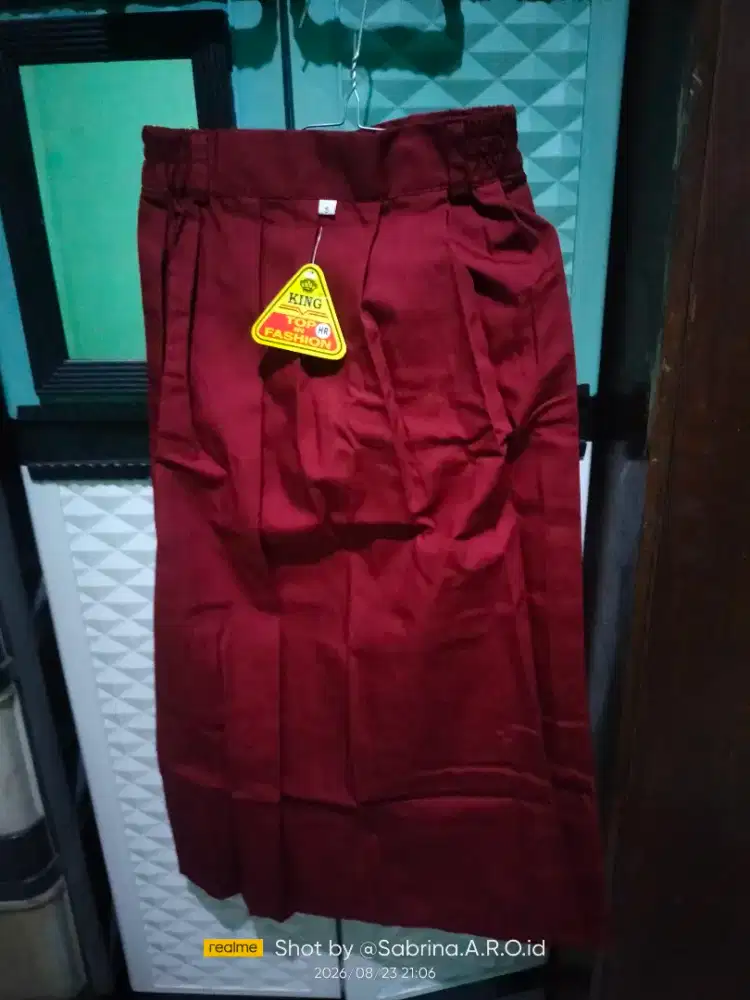 Rok seragam merah SD size 5 baru jual murah aja