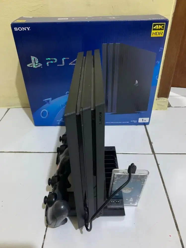 Playstation/Ps 4 Pro (1 TB)