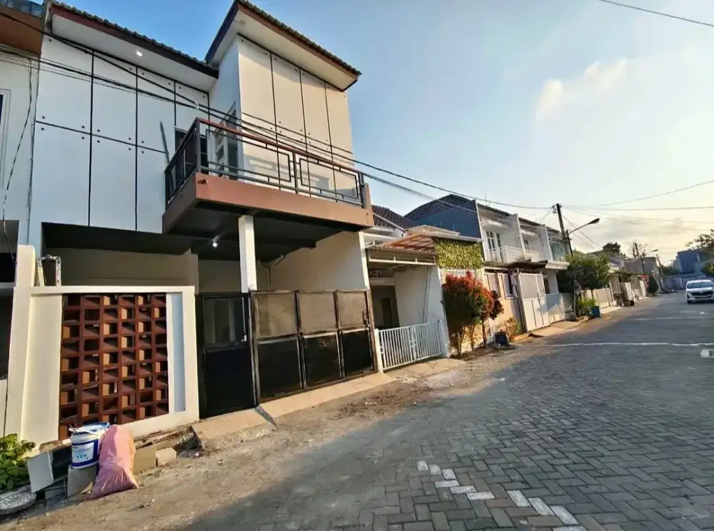 Dijual Rugi Rumah Surabaya Timur Wonorejo Rungkut 2 Lantai 3K Carport
