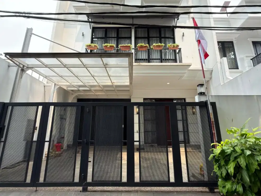 PONDOK INDAH - [FOR SALE]: RUMAH CANTIK DESIGN MINIMALIS, BANGUNAN 3 LANTAI PLUS ROOFTOP TERRACE