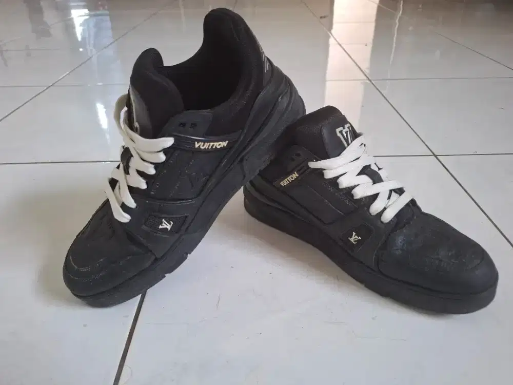 Lelang sepatu Branded