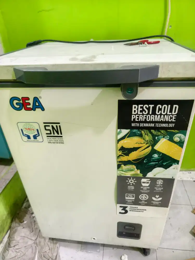 Dijual box freezer merek gea