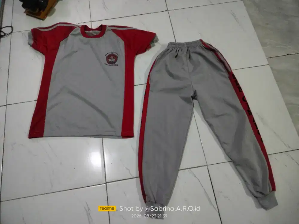 Seragam olahraga satu set lengan pndek clana pjg SDN Cmnggis 01 Bjggde