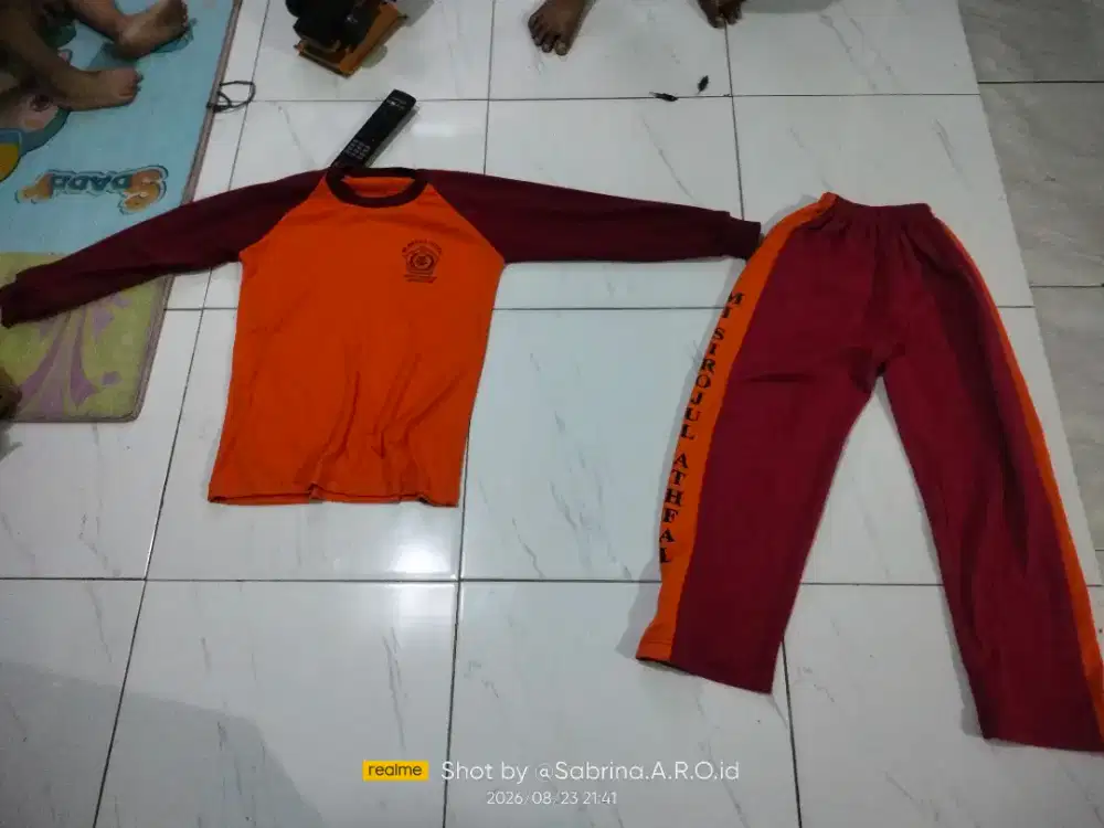 Seragam olahraga MI sirojul athfal(SLAT) msh bgus bgt satu set lgn pjg