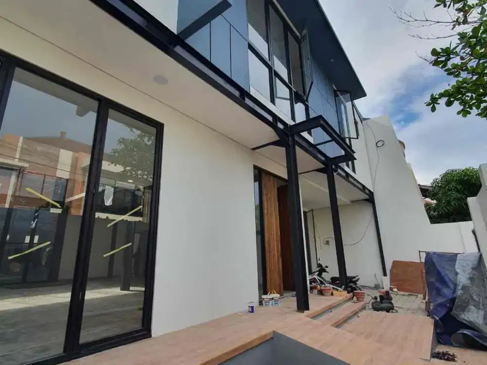Dijual! Rumah Luas Open space! Sutorejo Selatan!