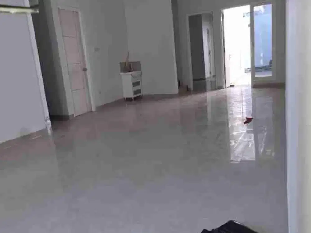 DISEWAKAN RUMAH KEPUTIH BISA UNTUK KANTOR ROW JALAN KEMBAR