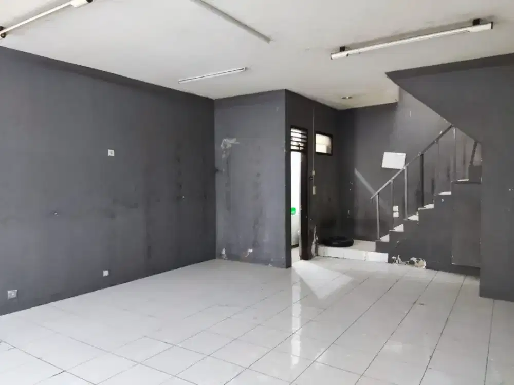 ....dijual/disewa ruko 2 lantai di mainroad mohamad toha pusat kota, cocok jadi kantor, toko.....