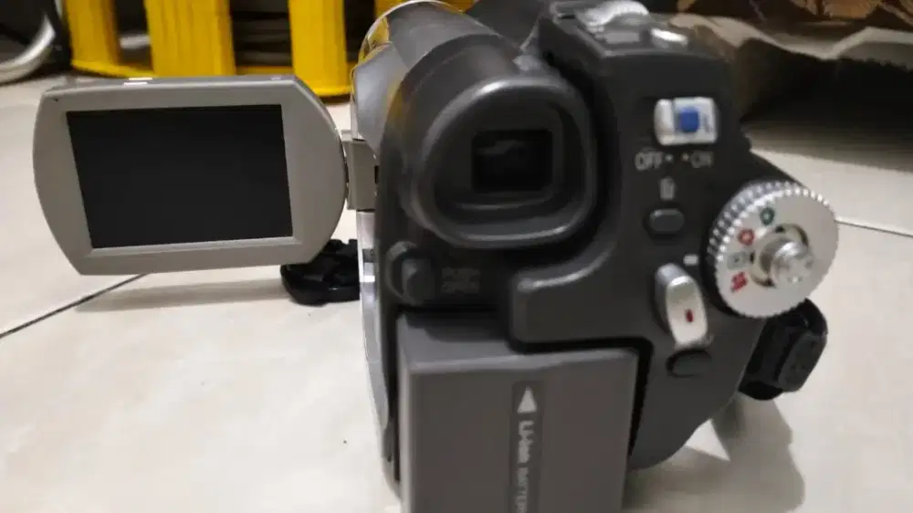 Panasonic VDR-D150 DVD Camcorder (Vintage / Y2K Aesthetic)