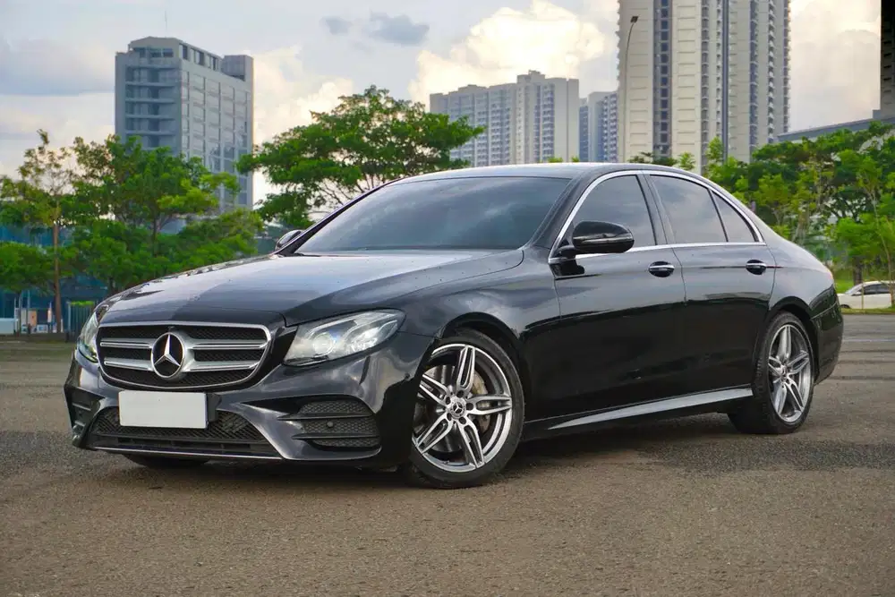Mercedes Benz E350 AMG W213 M264 EQ-Boost 2019 Hitam Terawat DP Ringan