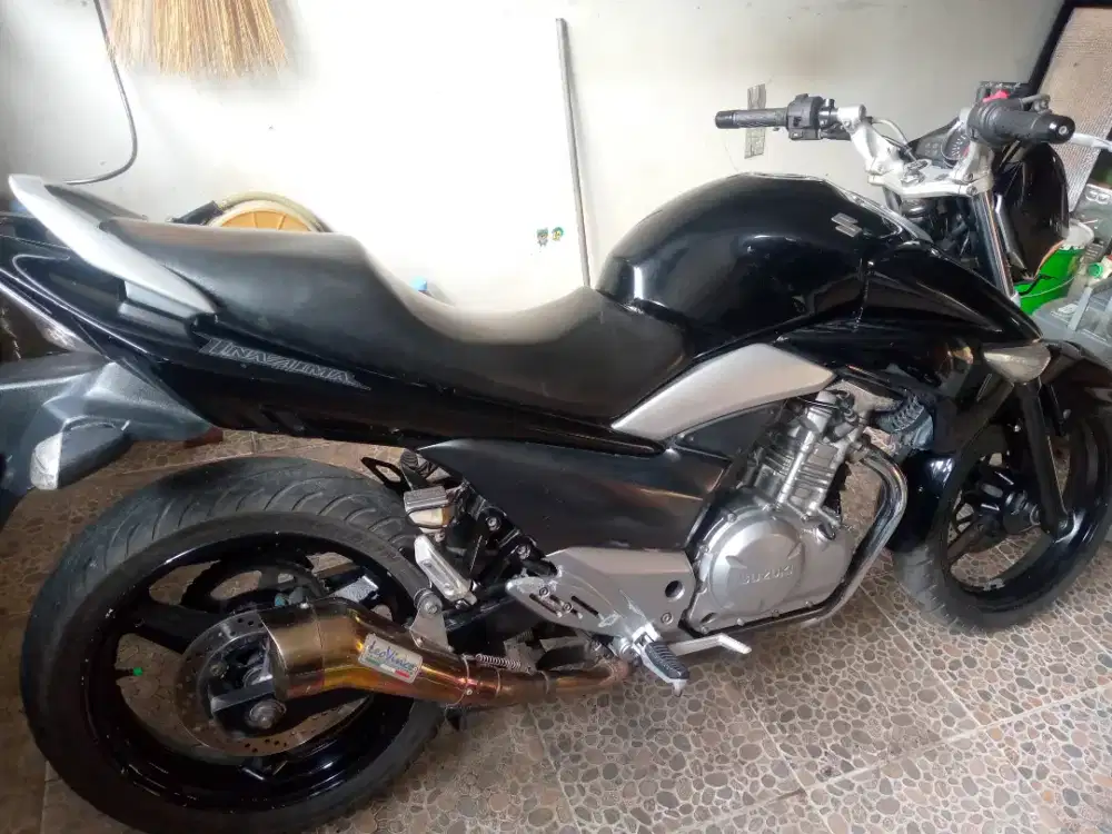 Suzuki Inazuma 250
