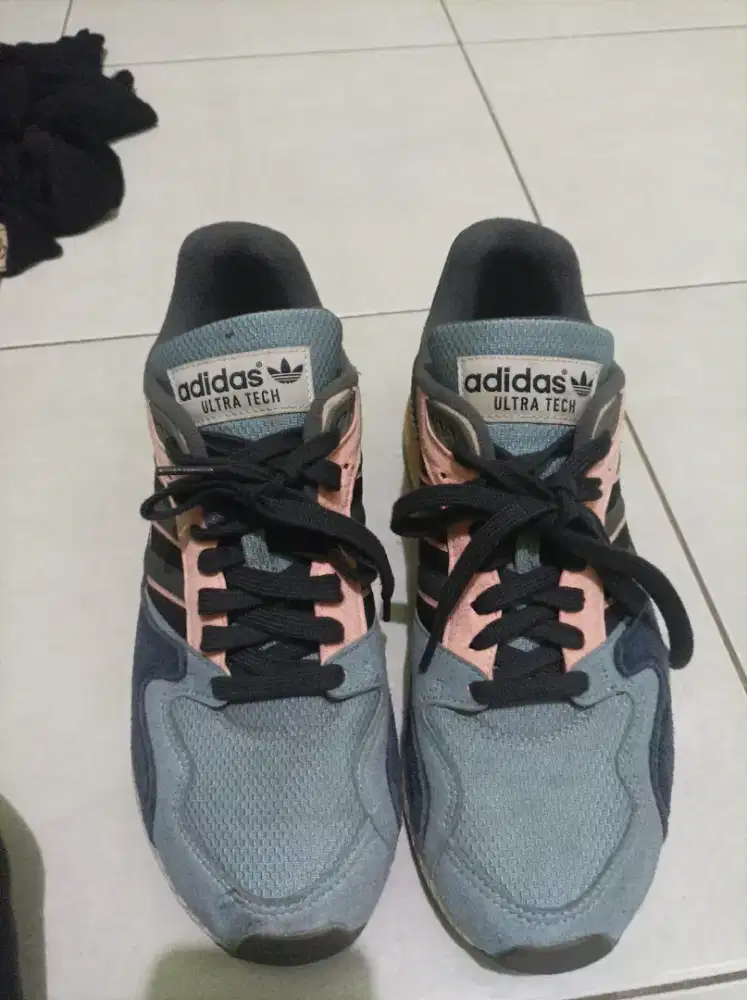 Jual sepatu masih bagus