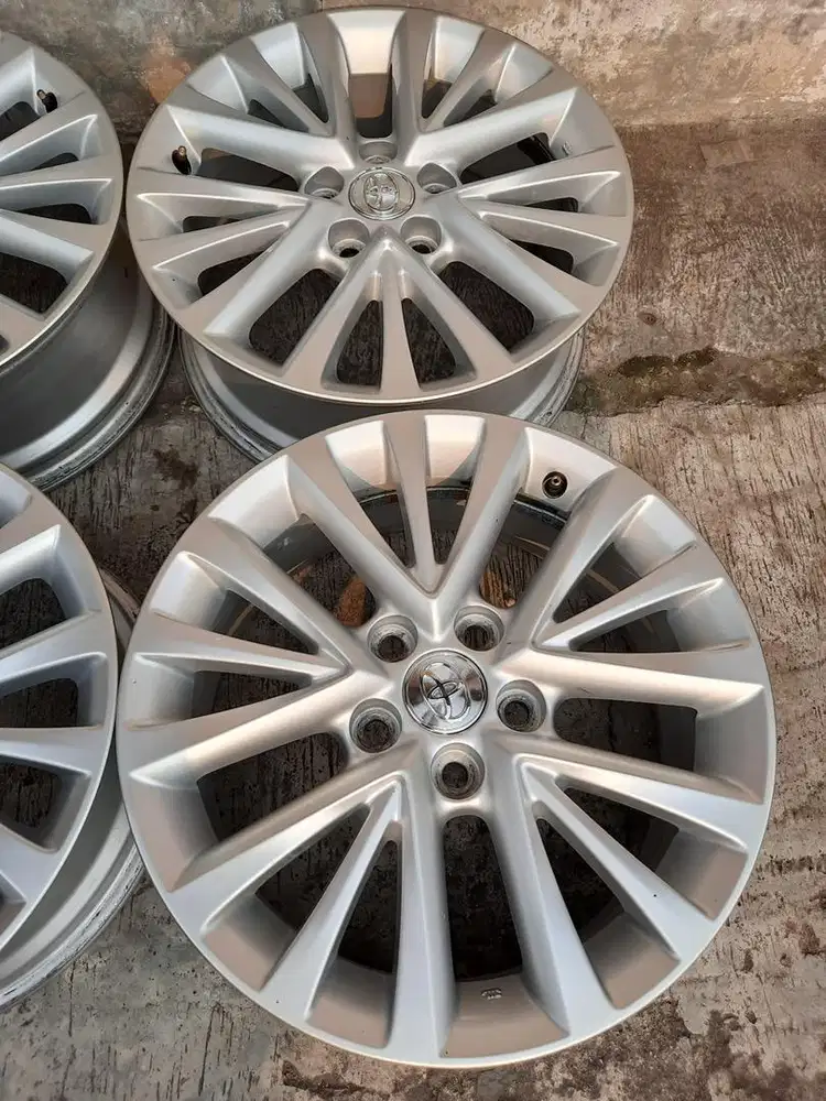 Velg Toyota New Camry  Hybrid R.17 ori
