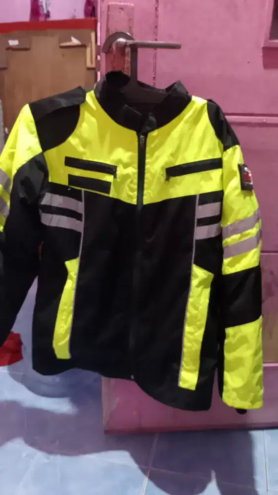 Jaket Anti air Mulus size L XL MUAT