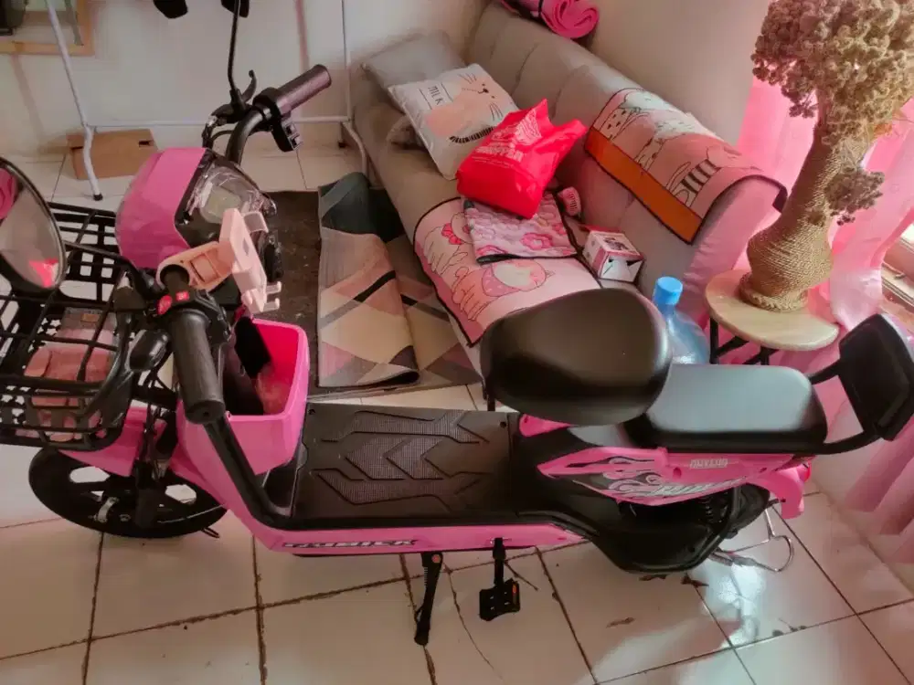 Sepeda listrik ravena pink