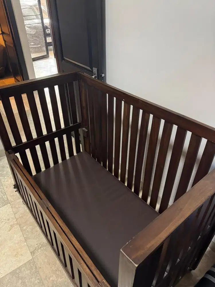 Box bayi kayu jati