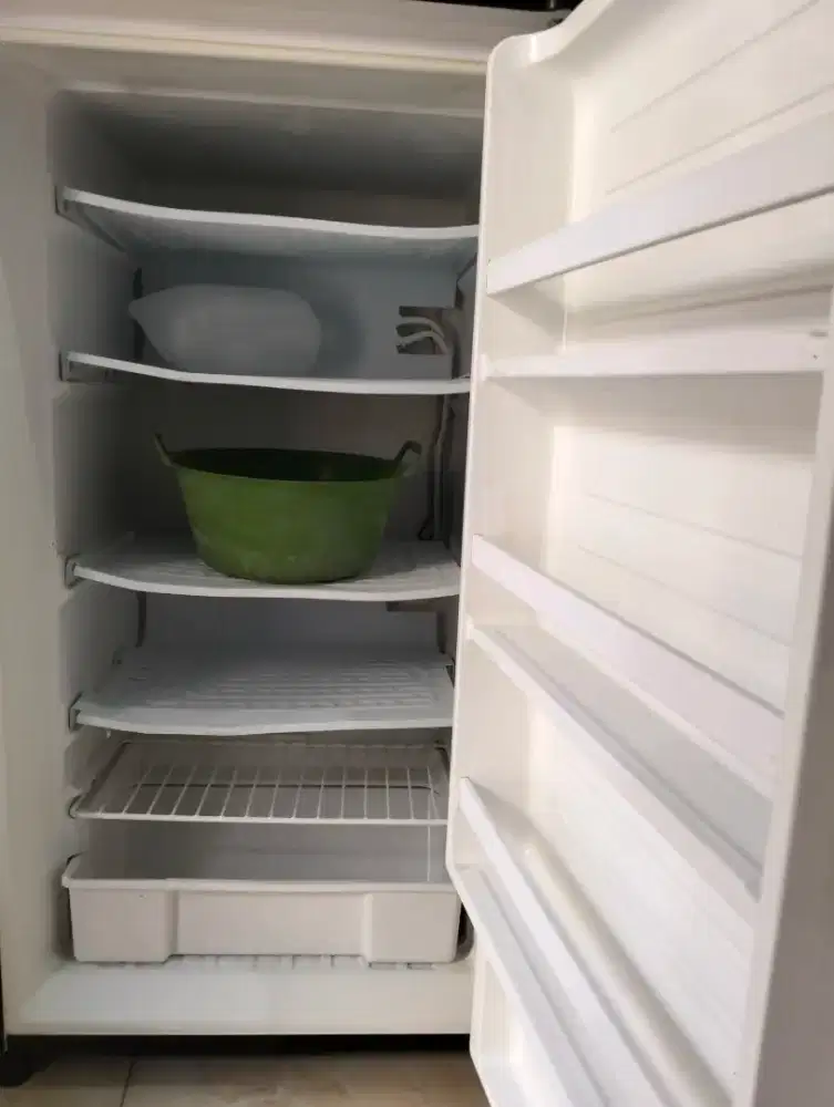 Jual freezer merek AQUA