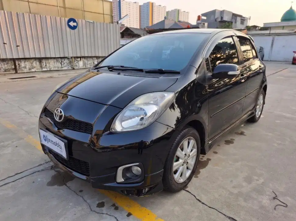 LOW DP Toyota Yaris 1.5 S Limited Bensin-AT 2011 WUN