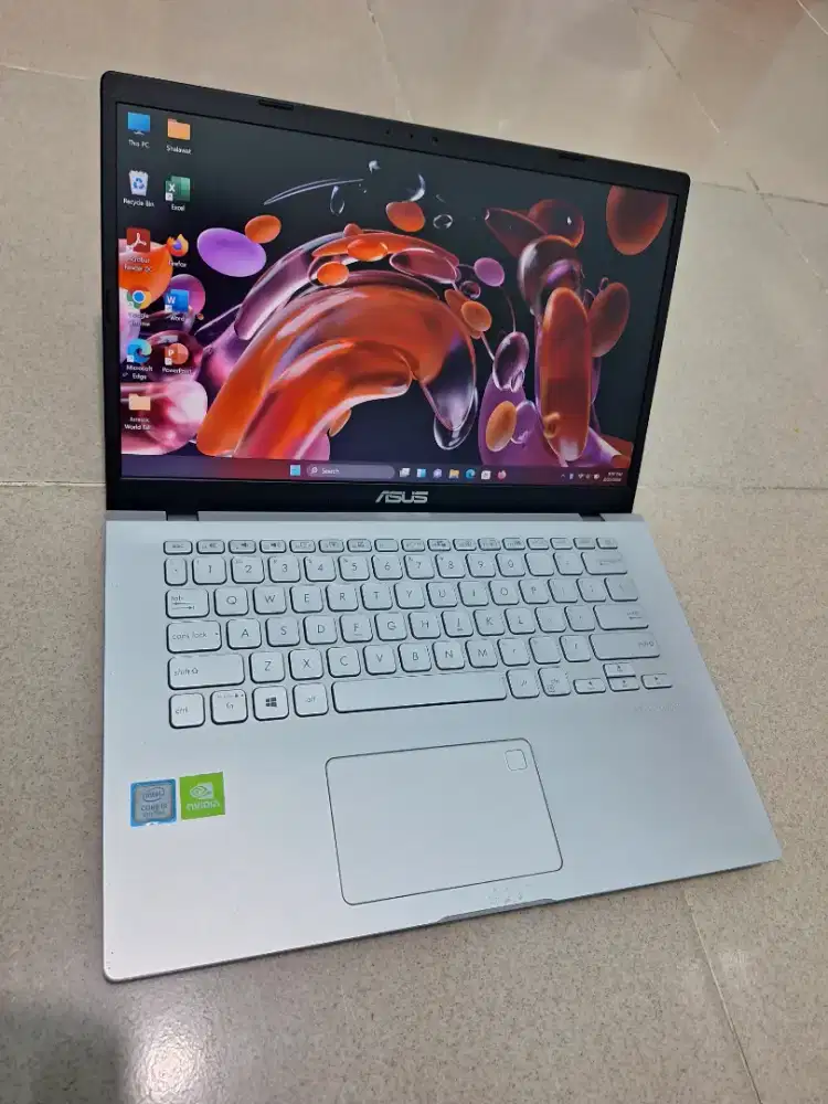 Bismillah di jual laptop asus vivobook slim core i5gen8 ram 8gb siap