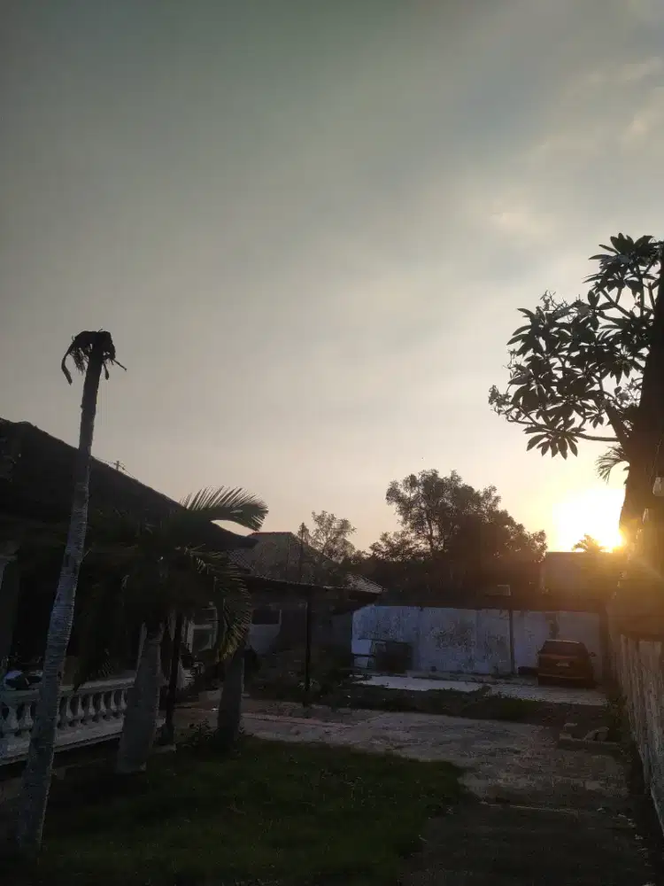 Foto halamanan depan rumah