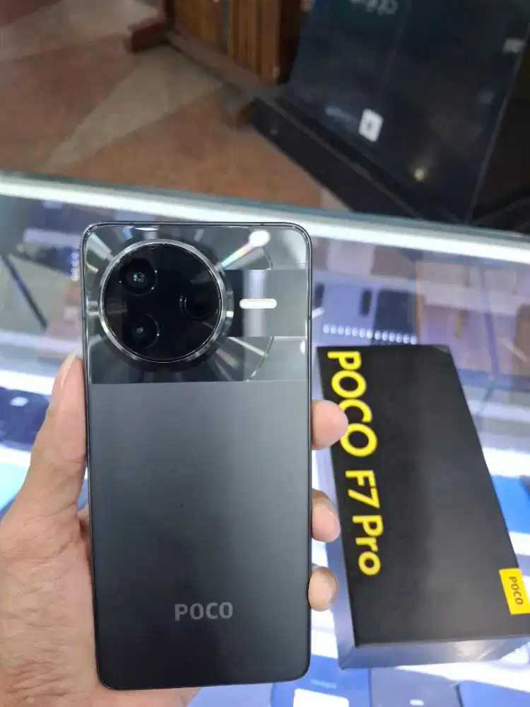 Poco F7 pro  resmi