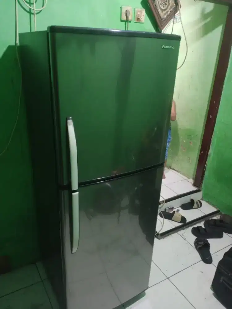 Kulkas 2 pibtu PANASONIC