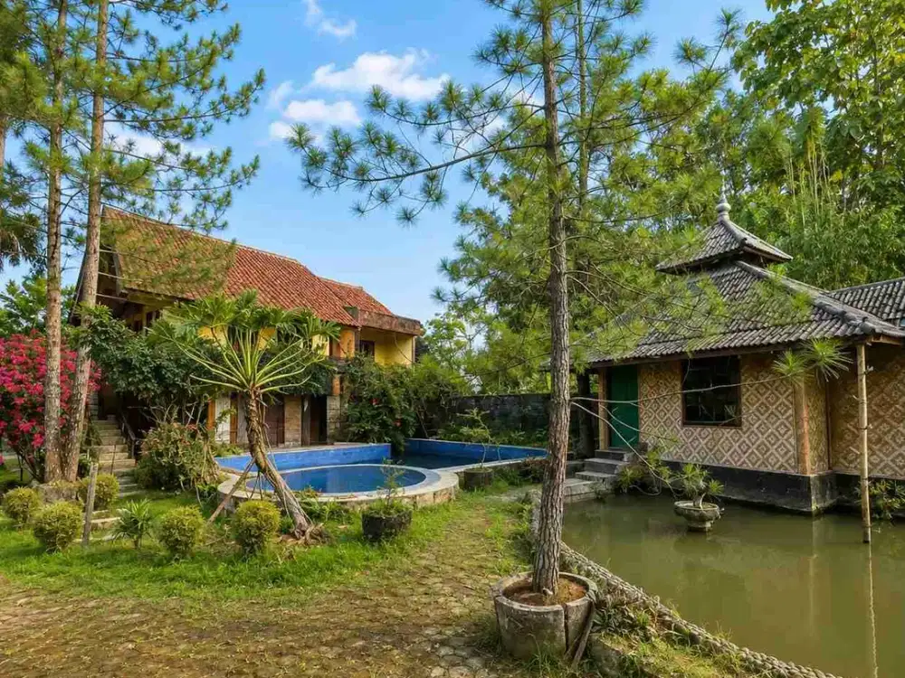 DIJUAL CEPAT – Komplek Villa & Rumah 3.500 m² dengan Private Pool