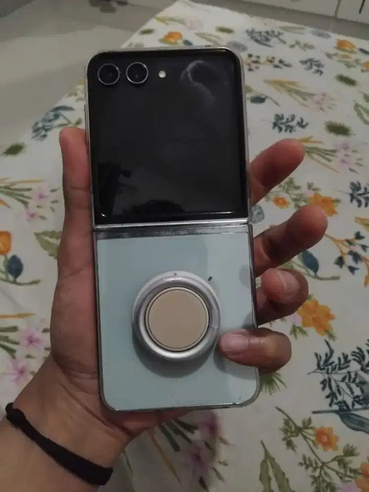 Samsung Z Flip 5 SEIN Jual / Barter setara / TT saya tidak nambah