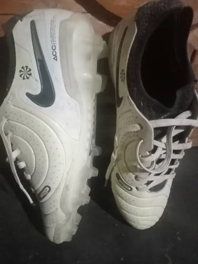 Sepatubola Nike Tiempo UK 41