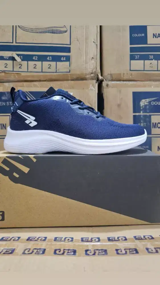 Sepatu merek DOBLE  SEVEN  STAR