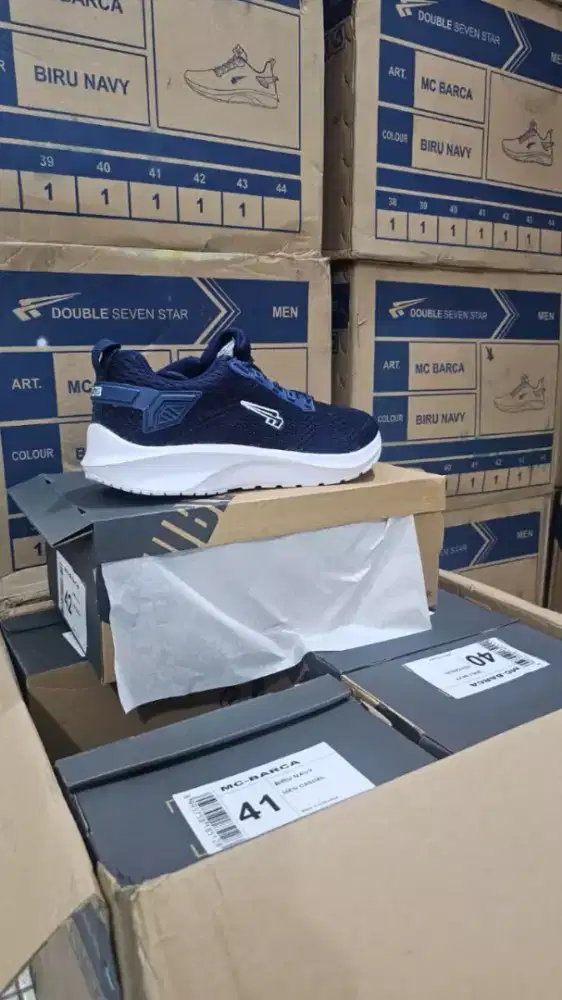 Sepatu merek DOBLE  SEVEN  STAR mau di borongin