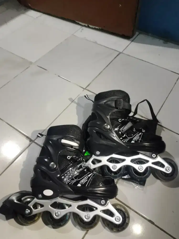 Di jual sepatu roda anak ukuran M