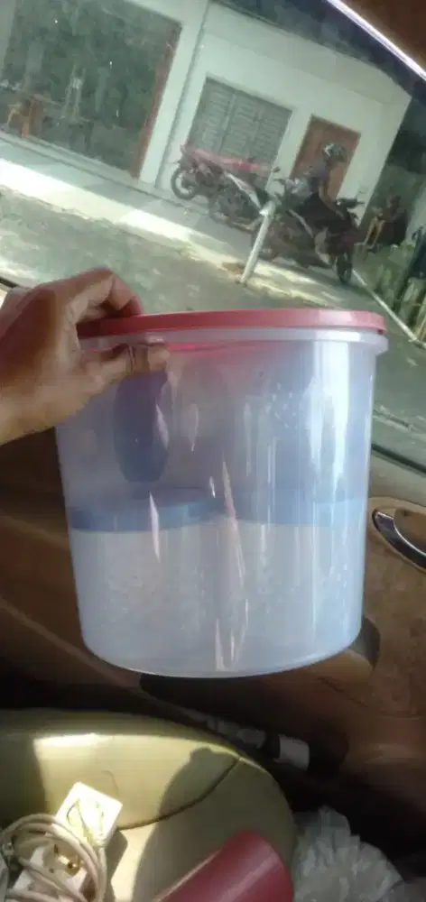 Mana tau laku toples 16 liter  bening dan toples biru  ada 5