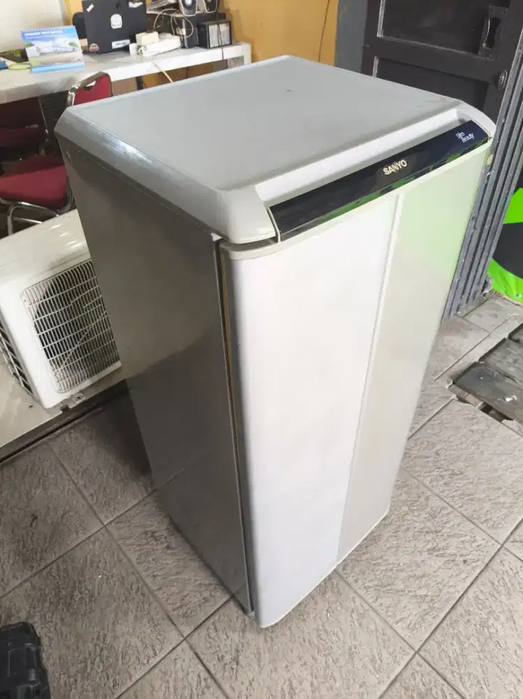 Unit kulkas type 1pintu merk AQUA dingin bagus bergaransi