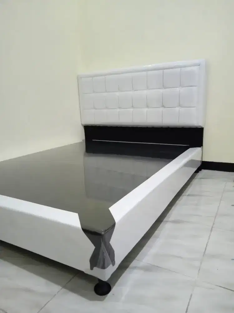 Dipan sandaran ukuran 160×200 cm