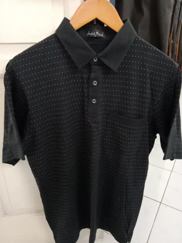 Kaos kerah pria