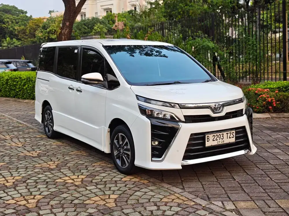 [TDP 10jt] Toyota Voxy 2.0 AT 2018 Pajak Panjang