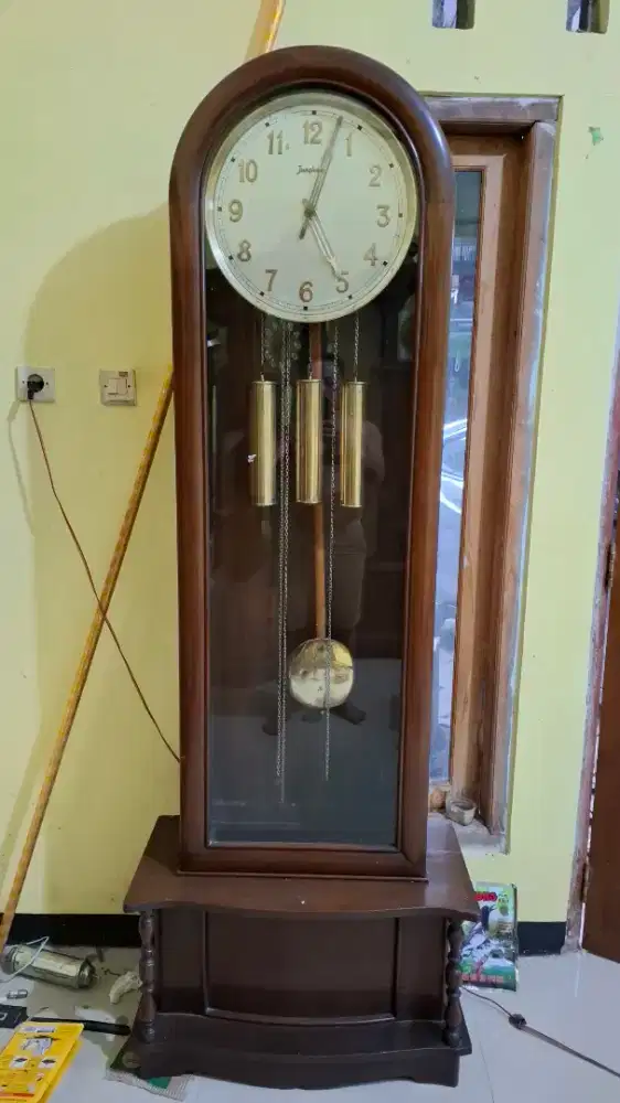Jam lemari junghans