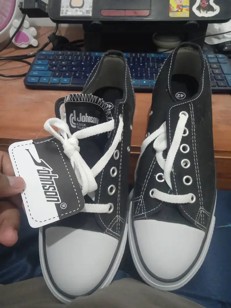 Sepatu sneakers Johnson Cuci Gudang