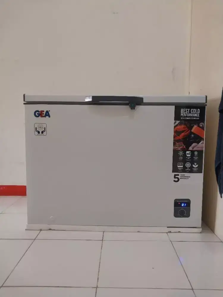 Gea Chest Freezer Box AB-318R