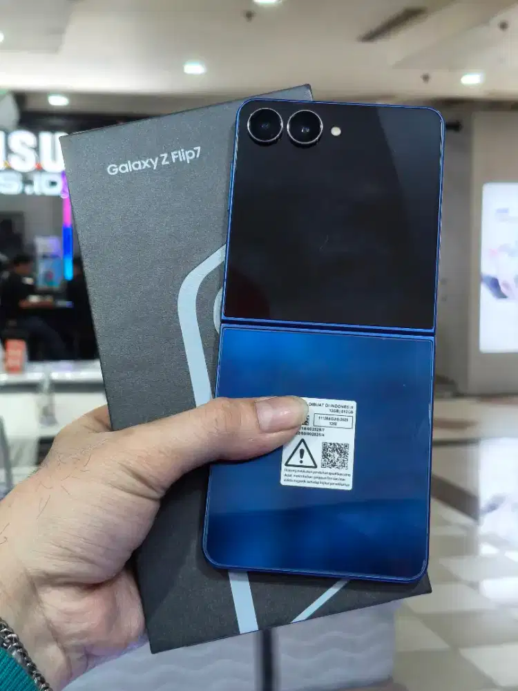 Samsung Z Flip 7 12/512GB Resmi Sein Like New
Fullset