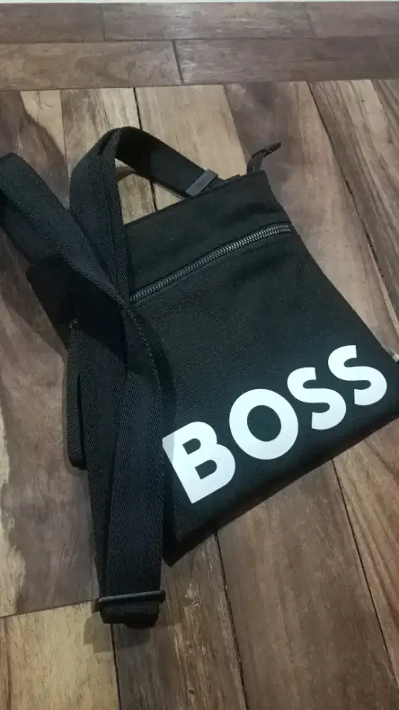 BOSS Catch 3.0 Envelope Crossbody Bag