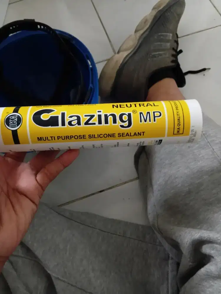 Sealant glazing mp black