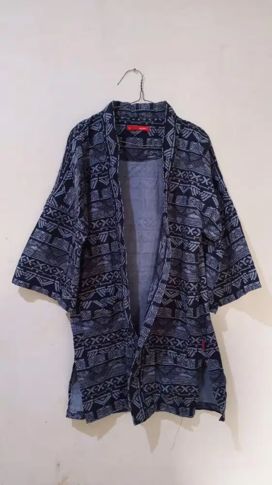 OUTER MOTIF RETRO MEREK DAUKY