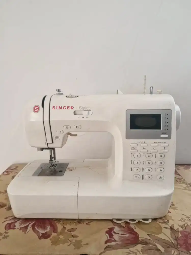 Mesin jahit singer portable