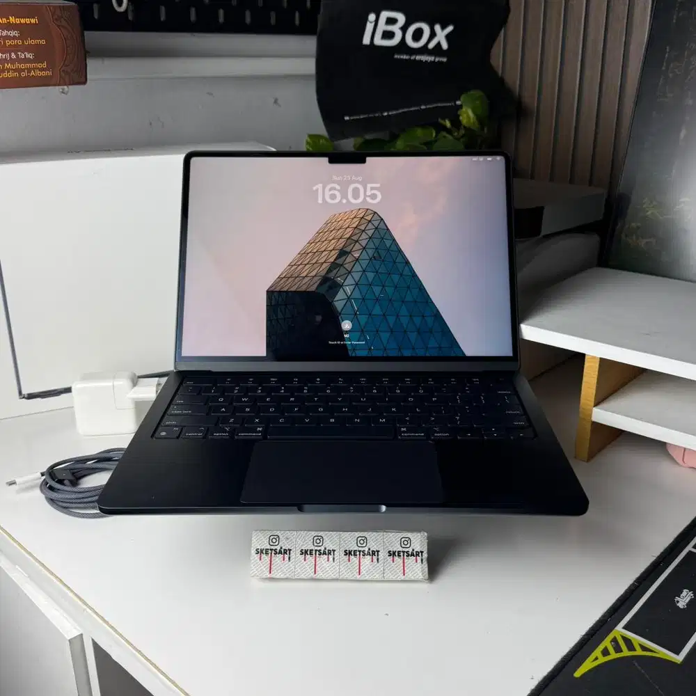 MacBook Air M2 16/256gb Midnight iBox Garansi Resmi 1 Tahun