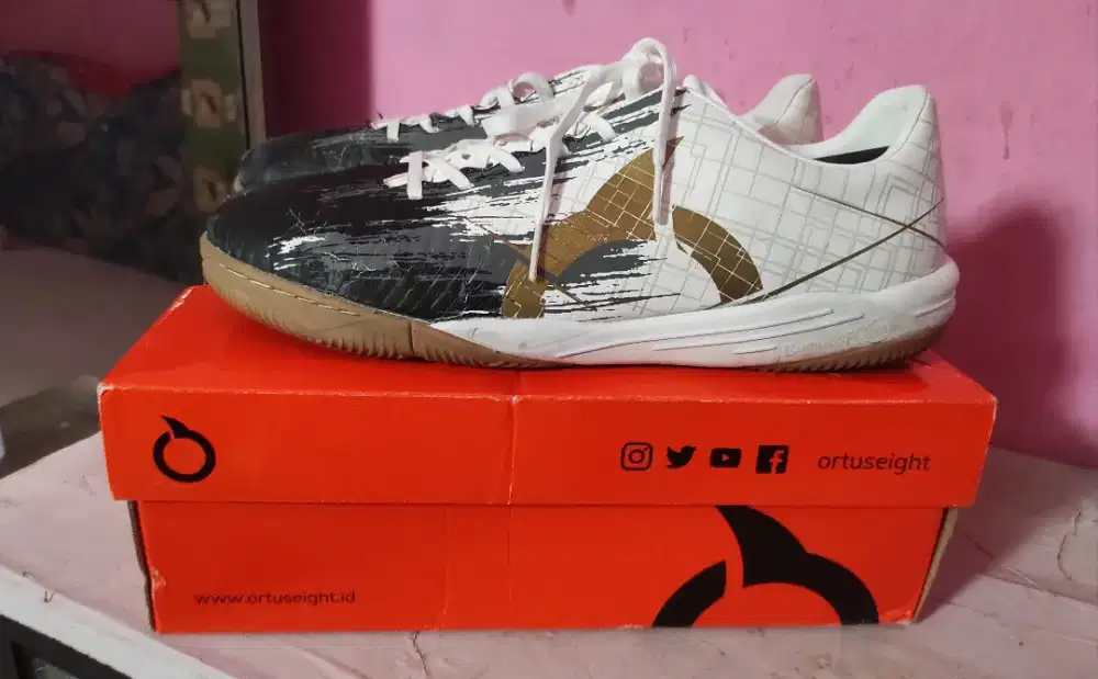 SEPATU FUTSAL ORTUSIGHT ORIGINAL SIZE 43 TERMURAH